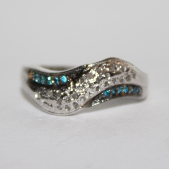 sterling Jewelry - Beautiful diamond .925 ring with blue stones